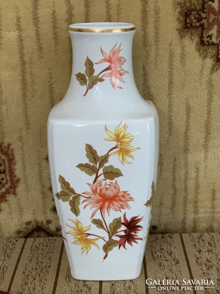 Vase with raven house dahlia pattern