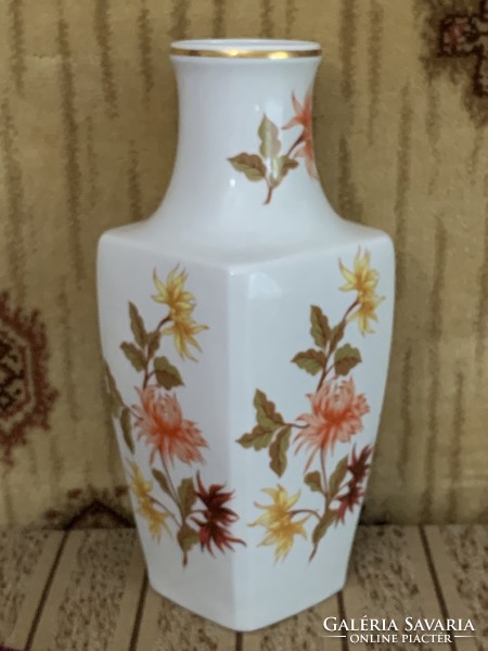 Vase with raven house dahlia pattern