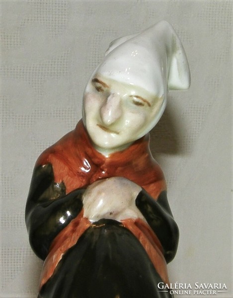 Boszorkány - Aquincumi porcelán figura