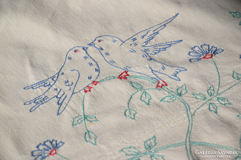 Régi Népi Hagyományőrző Vászon terítő asztalterítő abrosz madár galamb kézzel hímzett 145 x 104