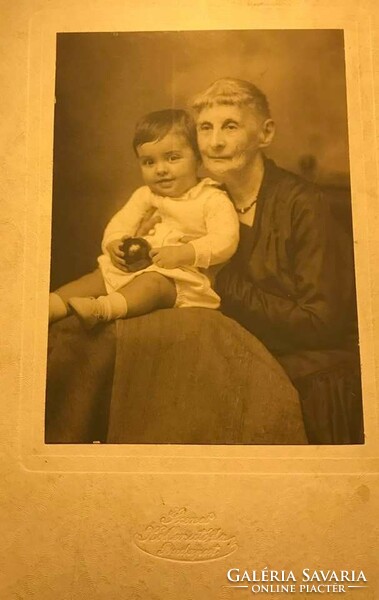 Rare photo: the wife of István Roboz with his granddaughter Balassa Balassa!
