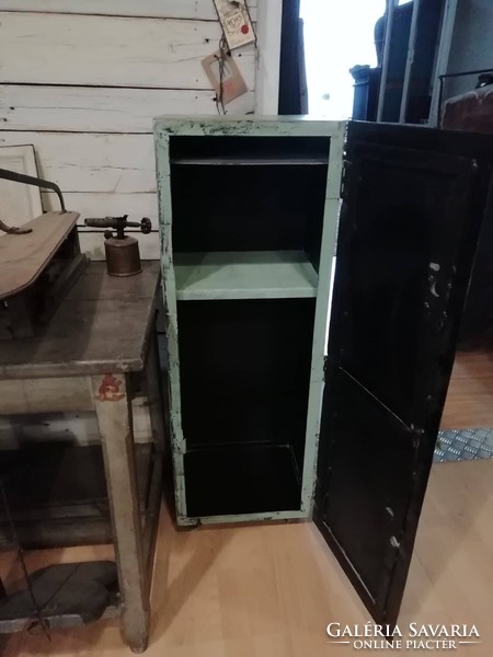 Weapon cabinet, iron cabinet, industrial tool cabinet, plate cabinet, lockable armor
