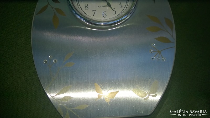 Also a decorative silver table clock as a gift