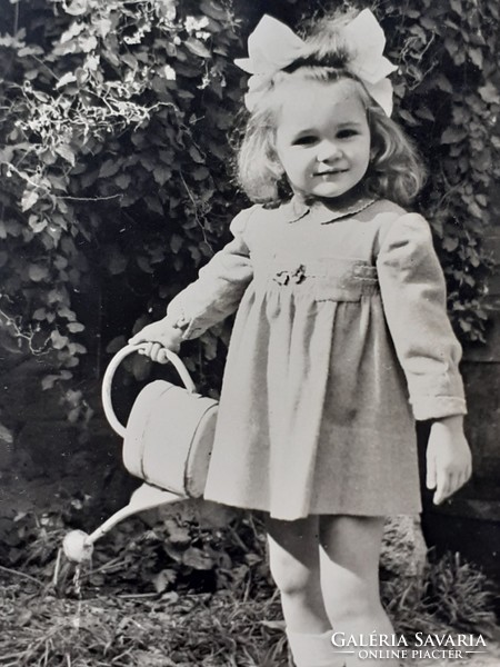 Régi gyerekfotó 1943 locsolós kislány fénykép