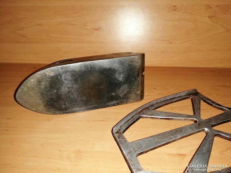 Old gas cast iron iron - Budapest szfv gasworks - with 43 iron soles