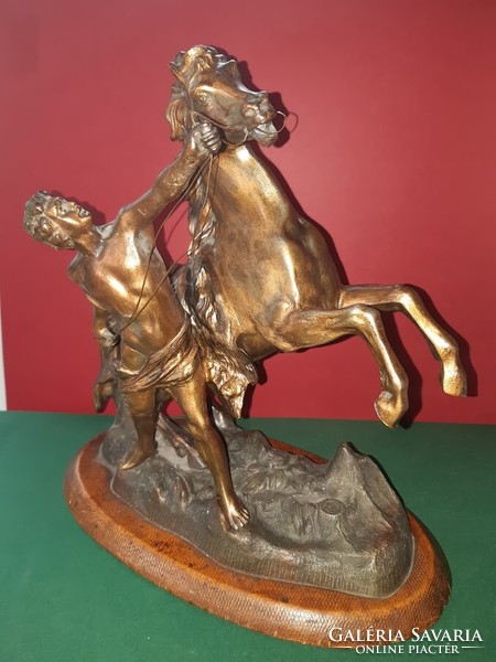 Fantasztikus bronz, lovas jelenet polcra, íróasztalra vagy bármilyen asztalra.