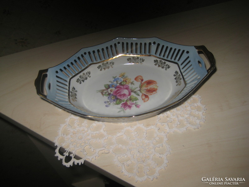 Porcelán tálka,  áttört  finom  német  porcelánból  11,5 x 20 cm