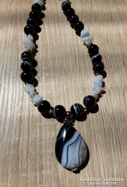 Onyx chalcedony necklace