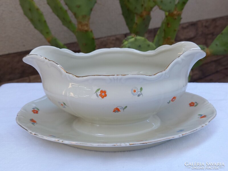 Zsolnay porcelain_sauce, sauce bowl, pouring
