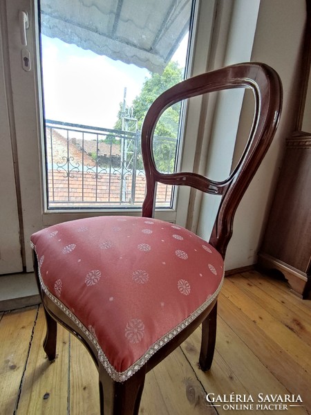 Biedermeier formájú szék /Új kárpit/