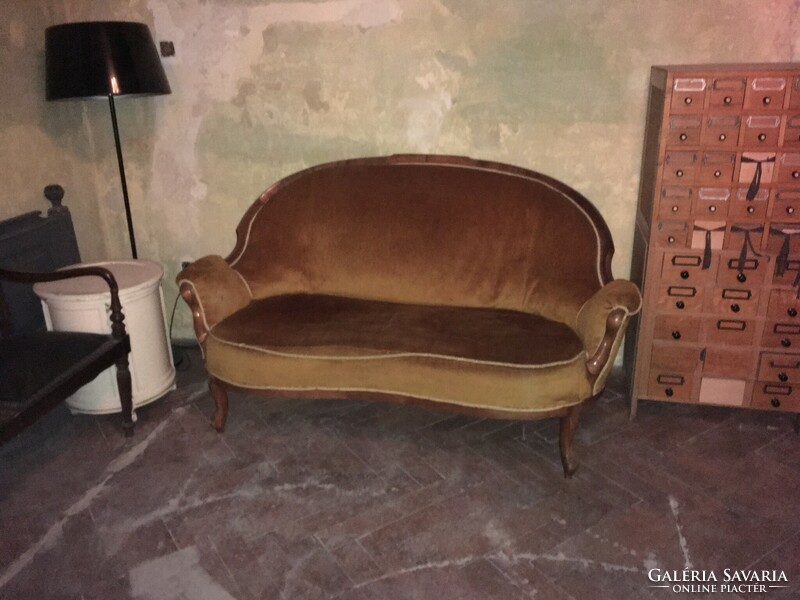 Neobarokk stílusú kanapé eladó!