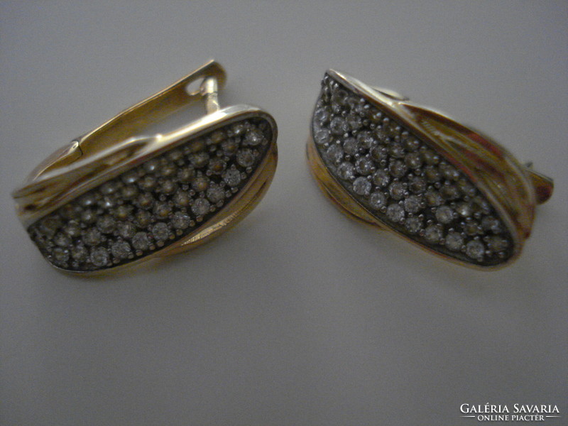 14 K many small zirconia stone decorative earrings.