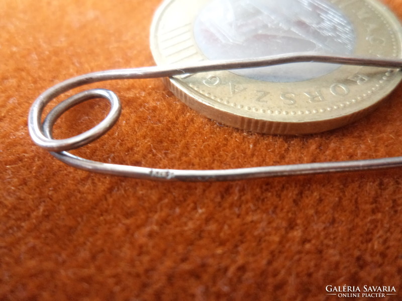 Silver safety needle with leaf decoration, marked