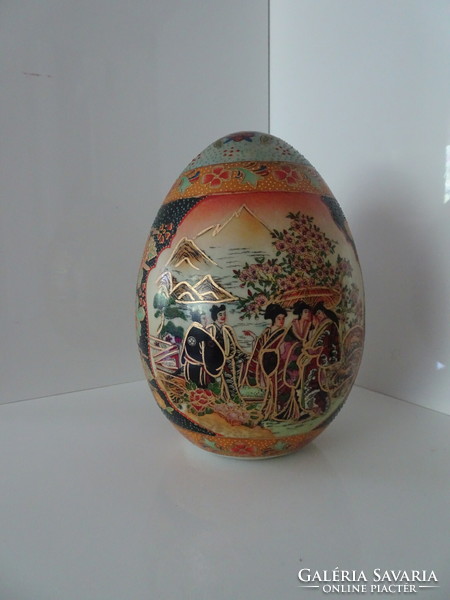Nagyon szép nagyméretű hibátlan kézzel festett kerámia kínai tojás.