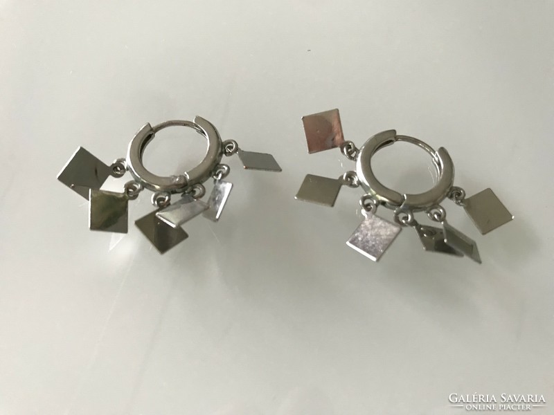 Divatos Nemesacél fülbevalók kör illetve négyzet alakú csüngőkkel