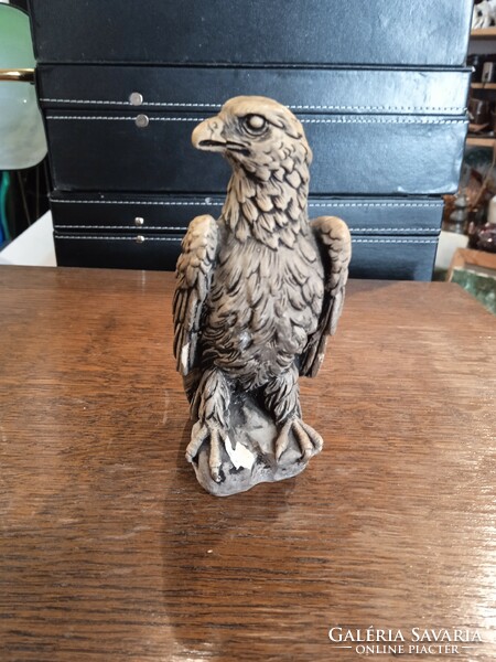 Eagle depiction made of ceramics, 14 cm high.