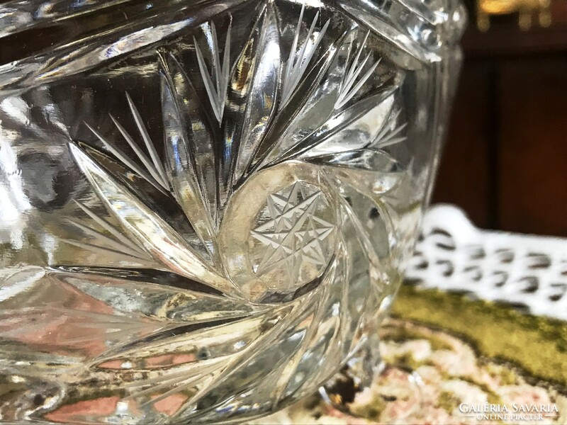 Special, giftable, larger, flawless, old, four-legged, engraved crystal bowl