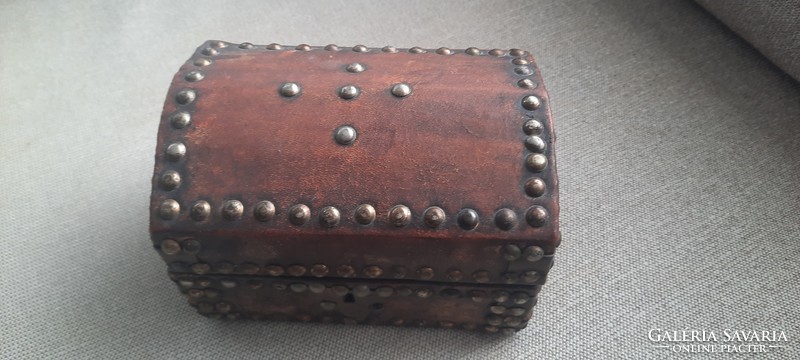 Leather jewelry box