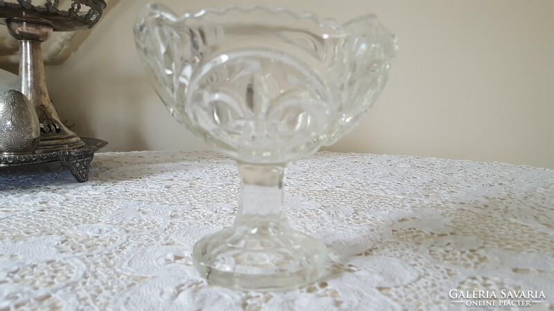 Crystal ice cream cup decorated with anjou lily