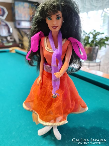 Mattel Disney Esmeralda, Notre Dam-i toronyőr
