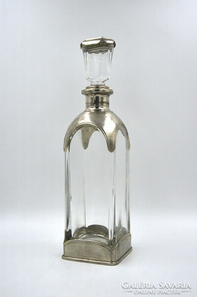 Ón-üveg kiöntő dugóval. Formába fújt, különlges darab az 1920-as, 30-as évekől.