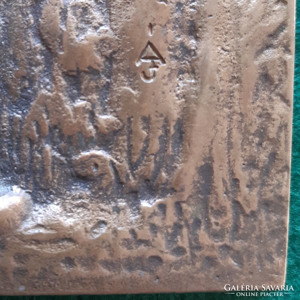 Ács József: Vadászat, bronz dombormű, relief