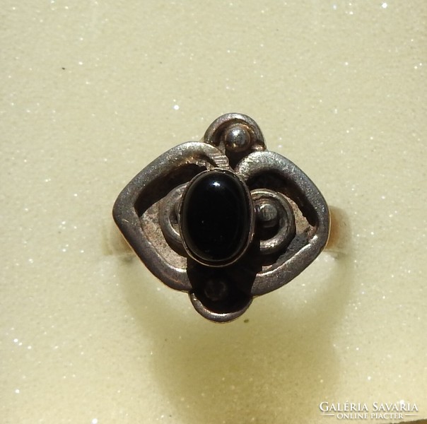 Old black stone solitaire gold ring with gold