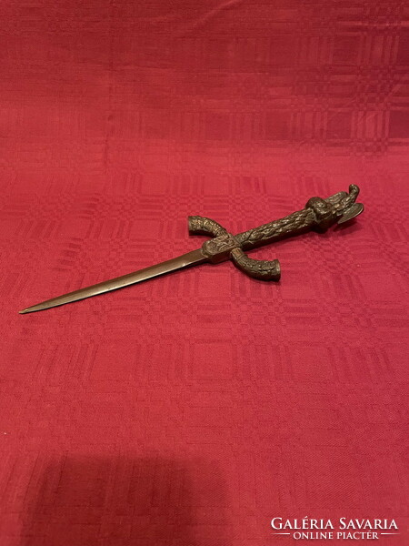 Dagger with eagle statue on the handle