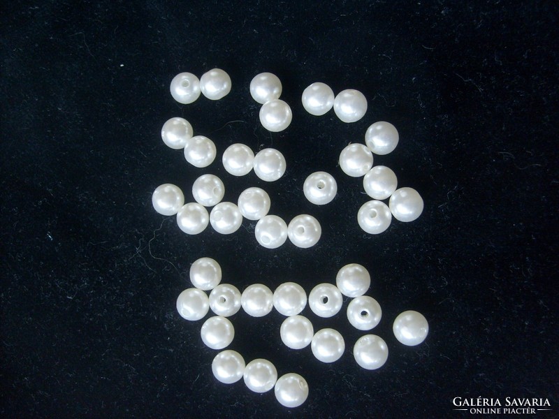 Beads, buttons, pearl buttons