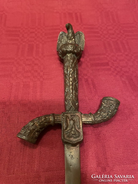 Dagger with eagle statue on the handle