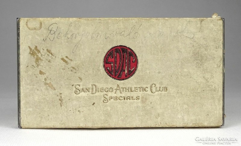 1J251 Antik amerikai cigarettás pléhdoboz SDAC San Diego Athletic Club 1933