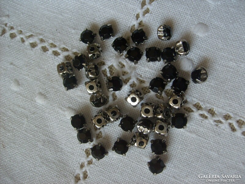 Beads, buttons, pearl buttons