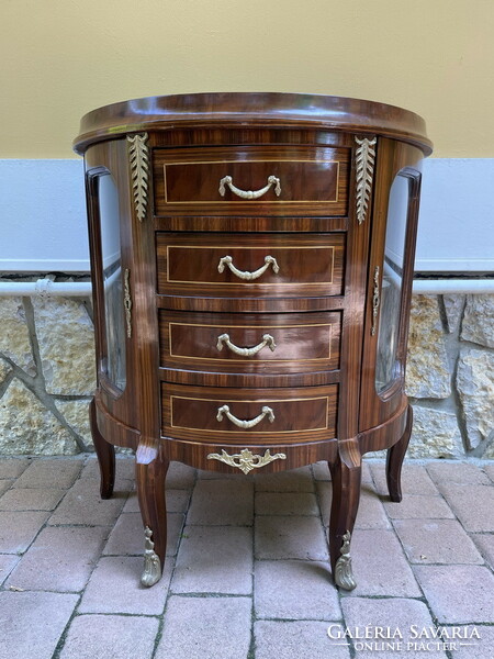 Chest of drawers with a nice shape