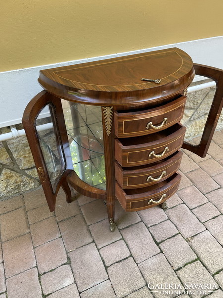 Chest of drawers with a nice shape