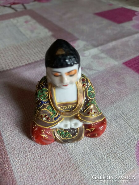 Antik Satsuma 24k Aranyozasu Budha Csont Porcelan Szobor