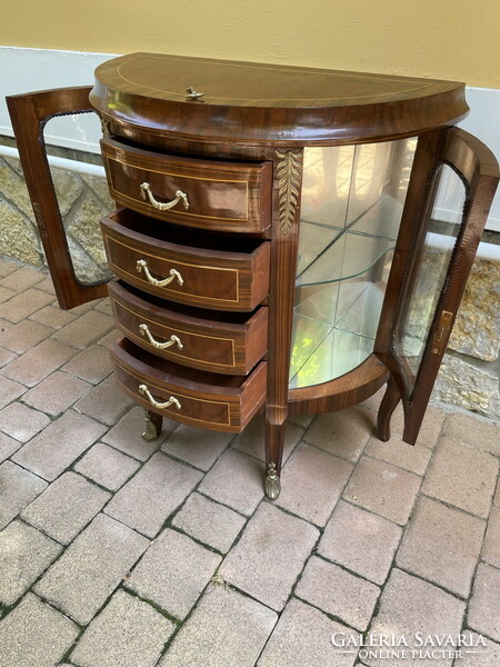 Chest of drawers with a nice shape