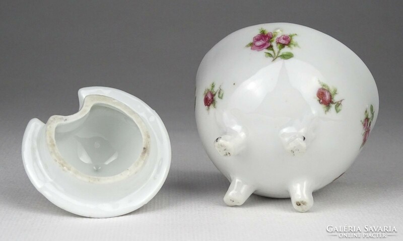 1J367 Régi kisméretű virágdíszes lábas porcelán bonbonier