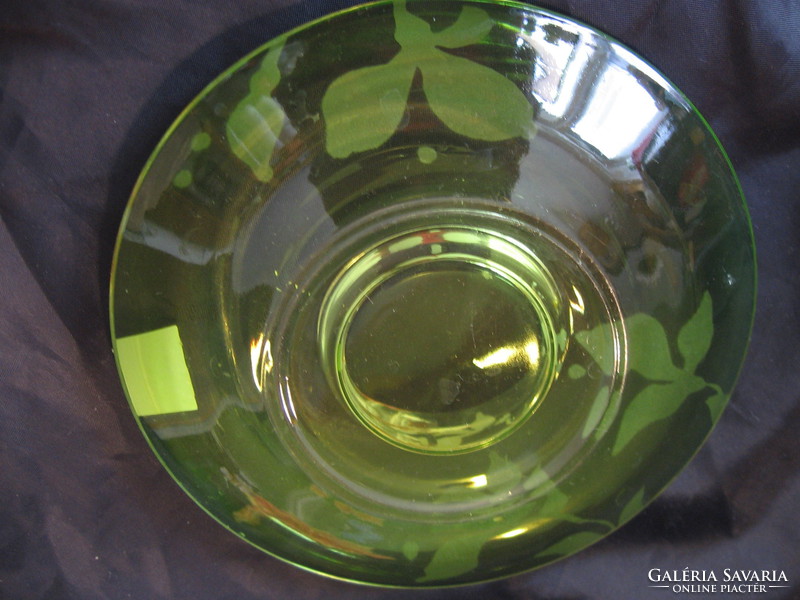 Green leonardo candlestick with leaf pattern