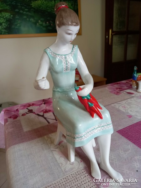 Hollohazi Kezzel Festett Porcelan Noi Szobor