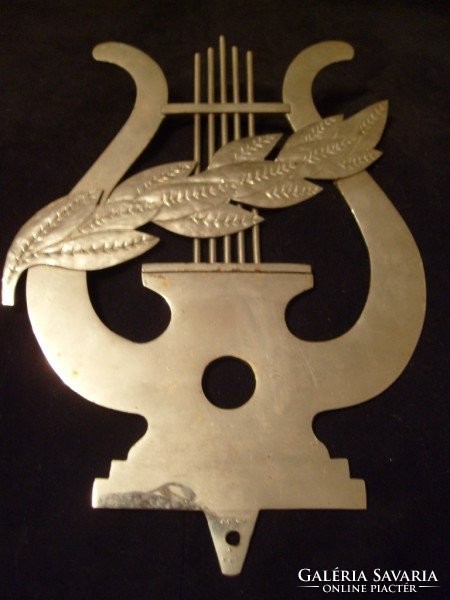 Can also be used as a music stand, metal unique goldsmith symbol for bands, soloists, composers, 22cm