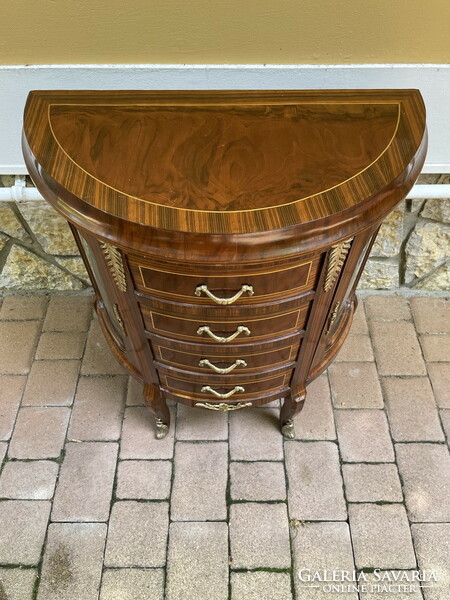 Chest of drawers with a nice shape