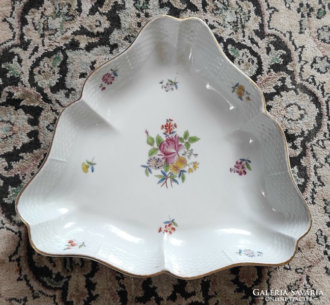 Beautiful floral pattern decoration with Herend volume, salad, serving bowl, middle fruit, candies