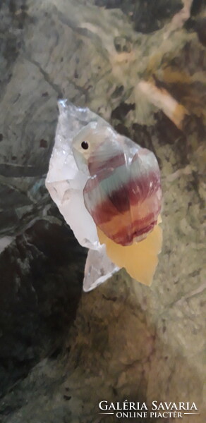 Carved quartz parrot