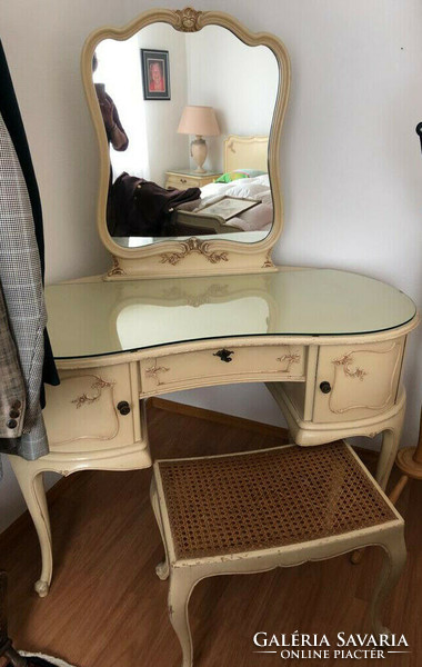 Warrings off-white kidney-shaped dressing table with mirror + puff