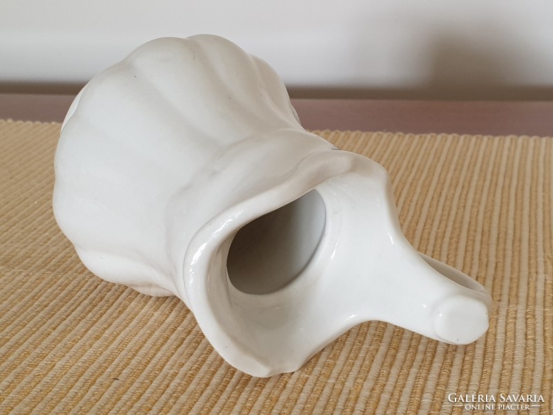Antik porcelán tejkiöntő régi kis kancsó