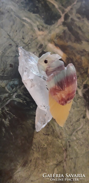 Carved quartz parrot