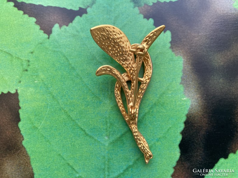 Gilded flower badge / brooch