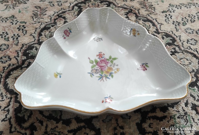 Beautiful floral pattern decoration with Herend volume, salad, serving bowl, middle fruit, candies