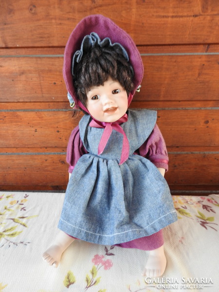 Vintage porcelán fejű és végtagú lányka baba