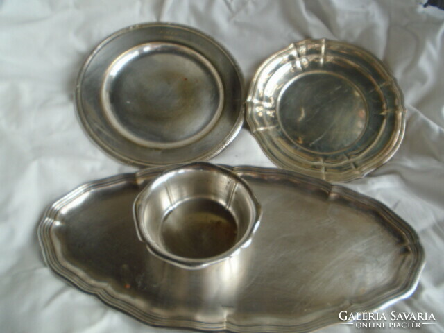 Ii.Vhs. Antique trays from 1940-42 1 piece round offering not from the 40s is more from the 60s
